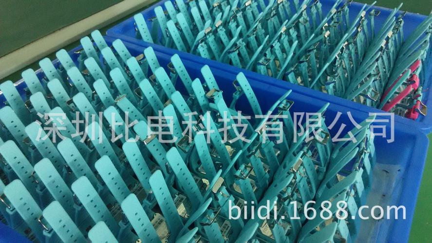 新款 儿童gps定位智能手表手机 3g可打电话小孩手表 oem定制